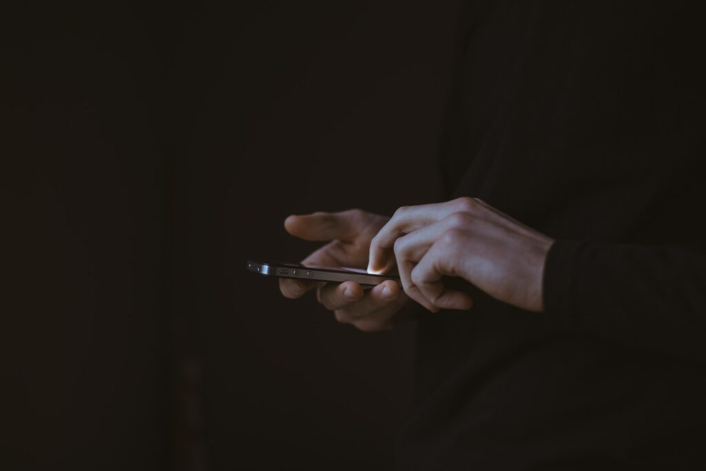 hands use phone