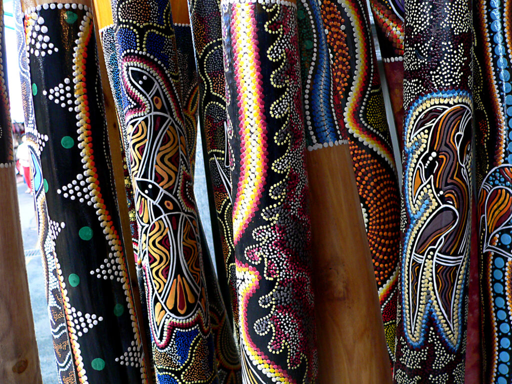 Australian native art on musical instruments | Fujitsu digitizes procurement and boosts engagement with First Nations suppliers