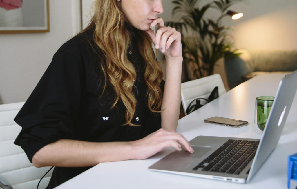 woman at desk with laptop